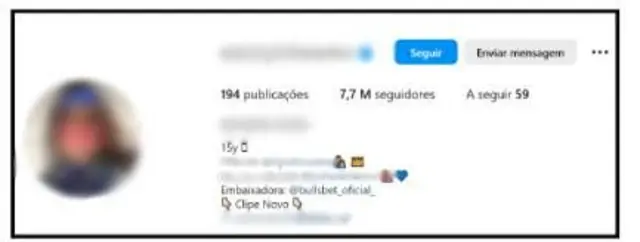 Reprodução de instagram mostrando perfil de influenciadora borrado