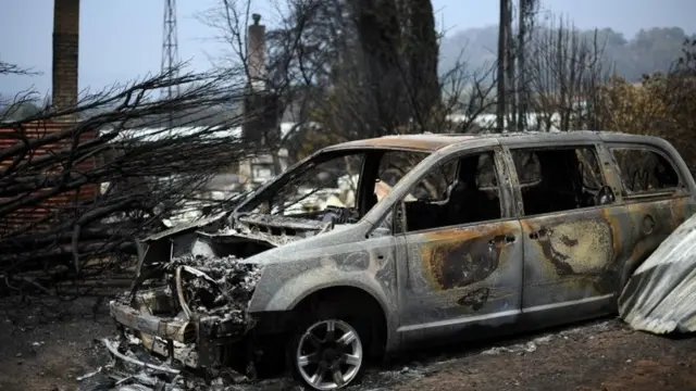 Carro queimado em Nova Gales do Sul