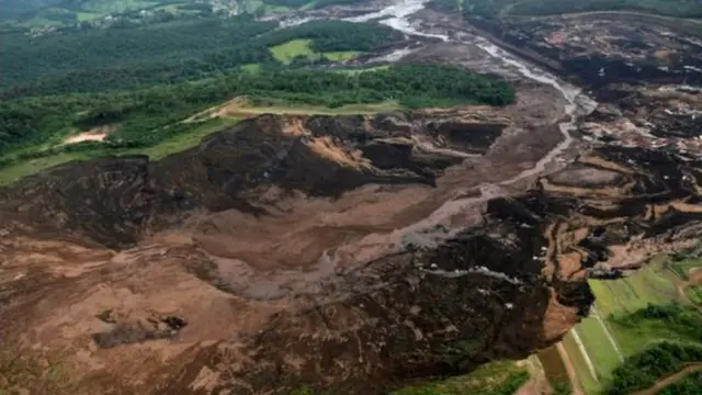 Local de rompimento de barragem em Brumadinho