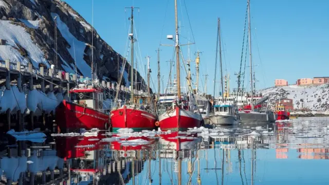 Barcos de pesca na Groenlândia