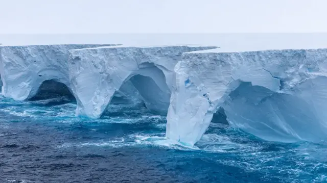 Área lateral do iceberg A23a