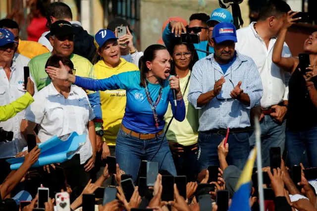 María Corina Machado em um ato de campanha