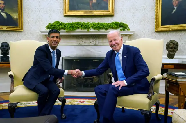 Rishi Sunak e Joe Biden durante encontro na Casa Branca