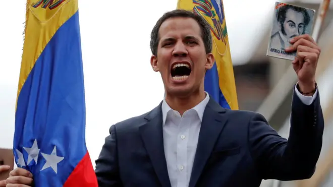 Juan Guaidó em um protesto contra o governo de Nicolás Maduro em 23 de janeiro