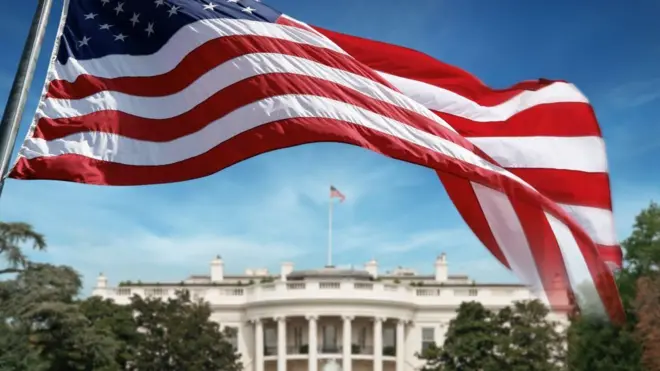 白宫的美国国旗