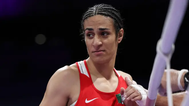 Imane Khelif, da Argélia, participa de luta de boxe na Olimpíada de Paris