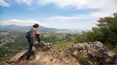 Hiker looking back over Nice from Pagarine Route (Credit: Metropole NCA)