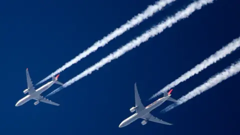 Planes flying with contrails 