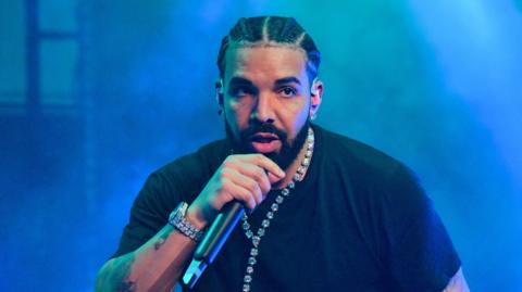 Drake performs onstage during "Lil Baby & Friends Birthday Celebration Concert" at State Farm Arena on December 9, 2022