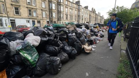 Rubbish piled up in the streets of Edinburgh during the 2022 strike 