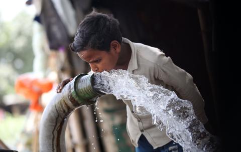 boy-drinking-water. 