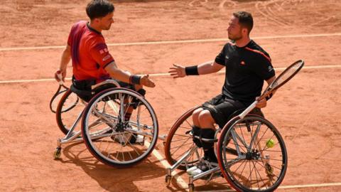 Gordon Reid (left) and Alfie Hewett shake hands