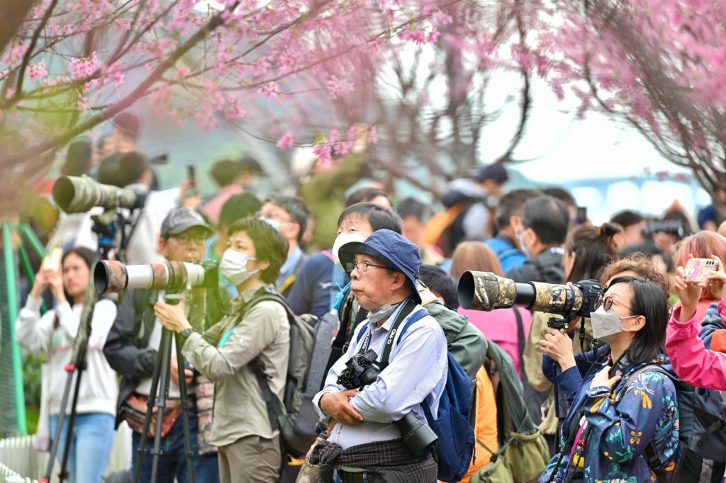 大批拍友帶備長短火到場。鍾健華攝