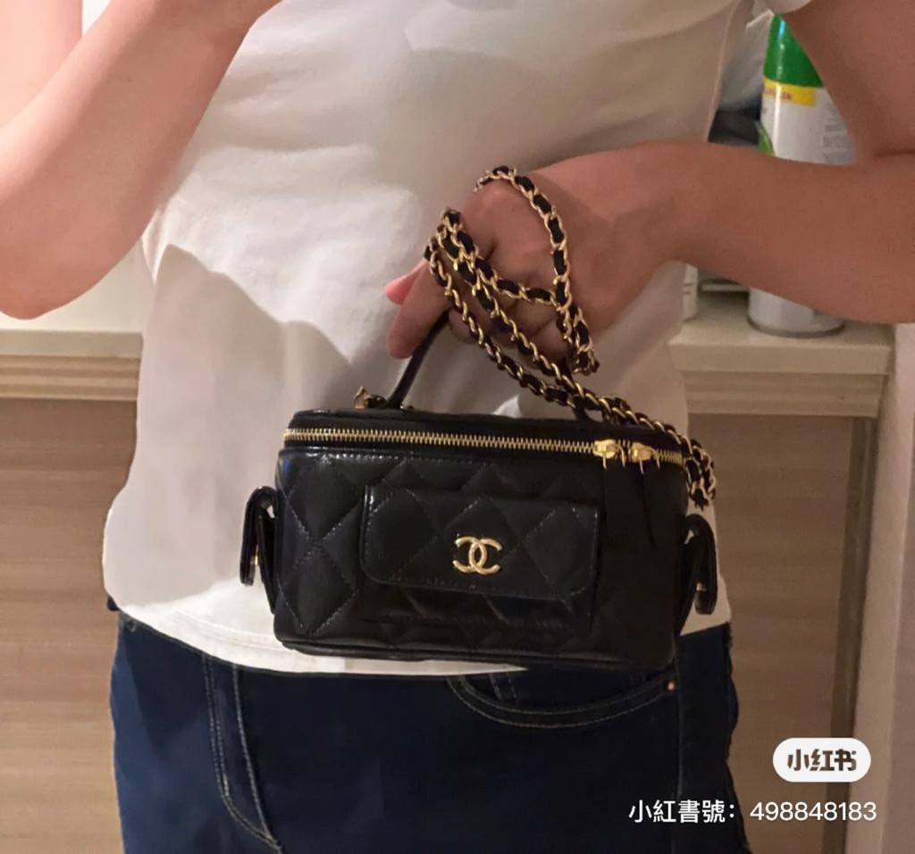 王妤嫻仲有CHANEL包包。