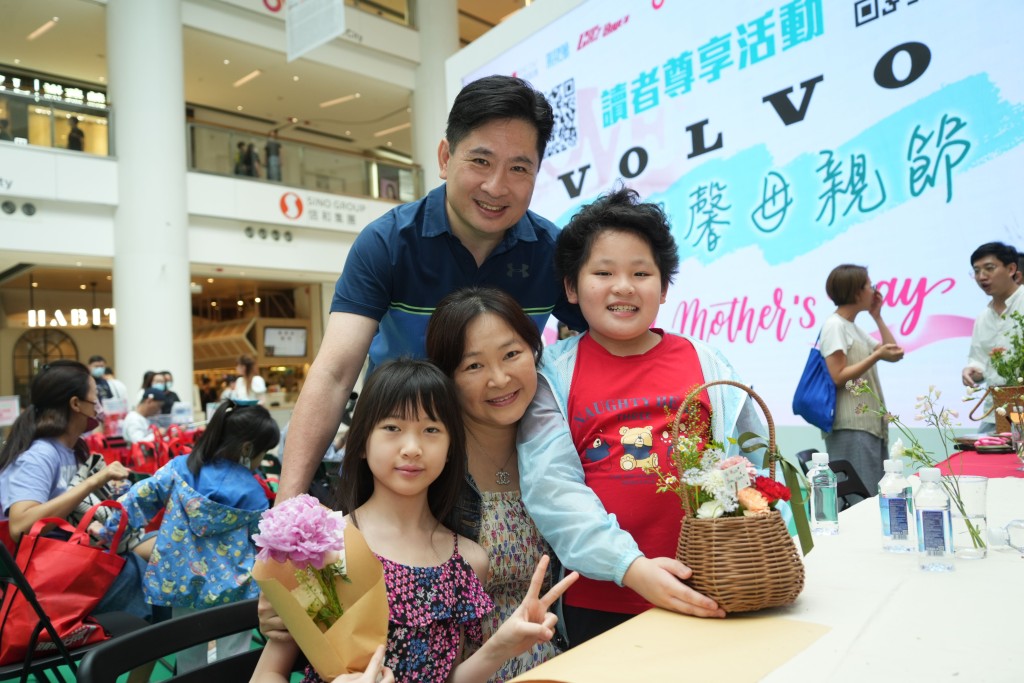 香港維信汽車總經理Newman Tsang與太太及子女齊來支持活動。