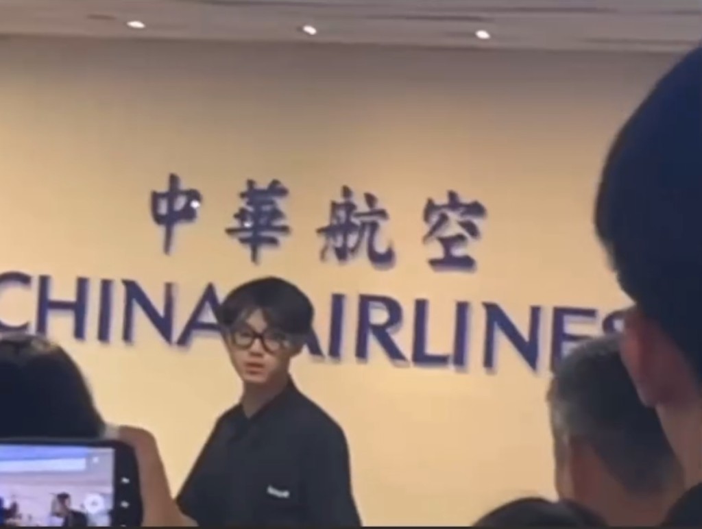 桃機旅客「行李等3小時」飆罵。