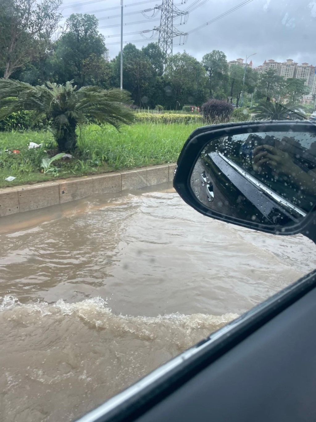 廣東上月底多處地方已曾遇上暴雨惡劣天氣。