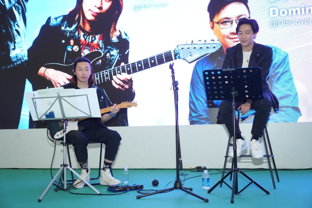 《DisCover LOVE音樂會》由二人男子組合DisCover成員黃進林（右）、郭俊德 （左）擔綱表演。
