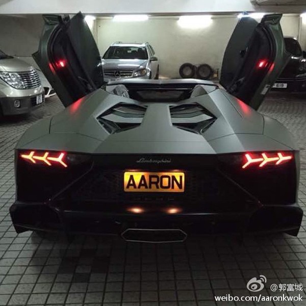 郭富城在49歲生日時，購入全球只得一架的限量版林寶堅尼Aventador LP700-4 Roadster。