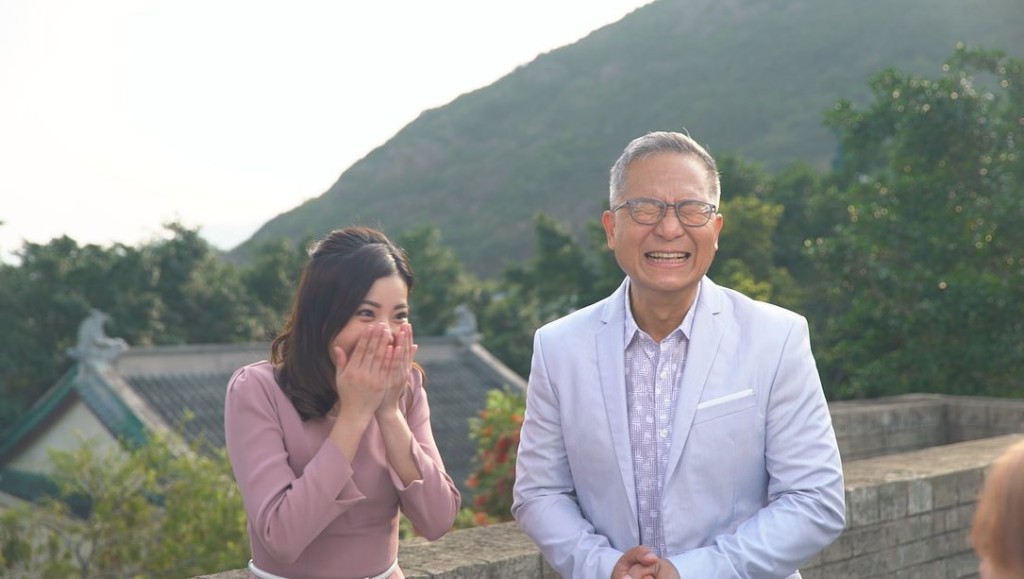袁沅玉翌年轉投TVB，2019年與天文台前助理台長梁榮武主持《武測天》而廣受關注。