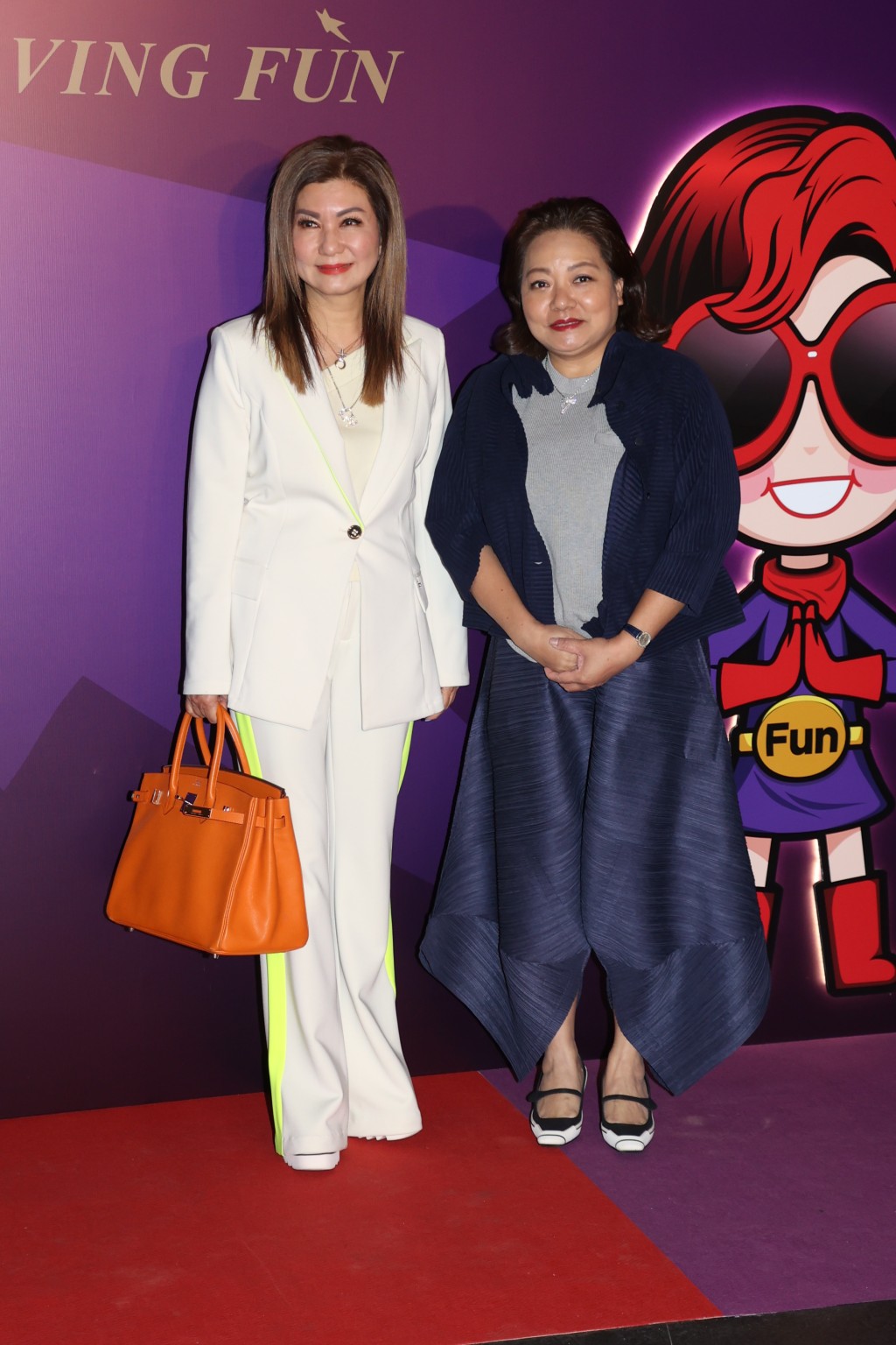 TVB高層樂易玲（左）拎橙色Hermès Birkin 30。