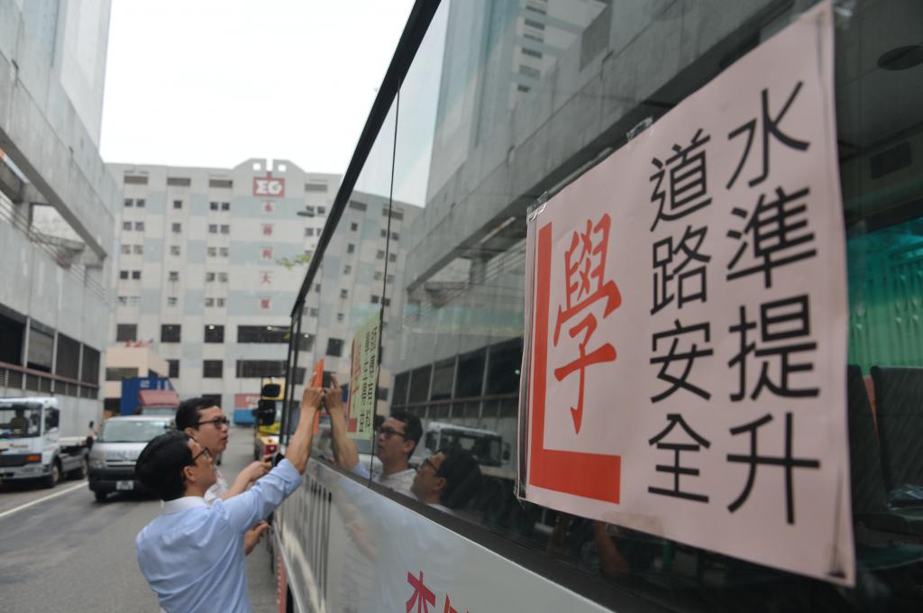 時值流感高峰期，有駕駛學校憂慮教車師傅集體感染，臨時取消團年飯。