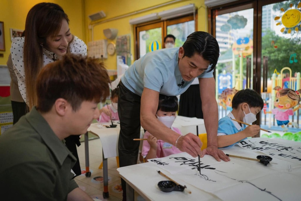 郭富城義務教小朋友。