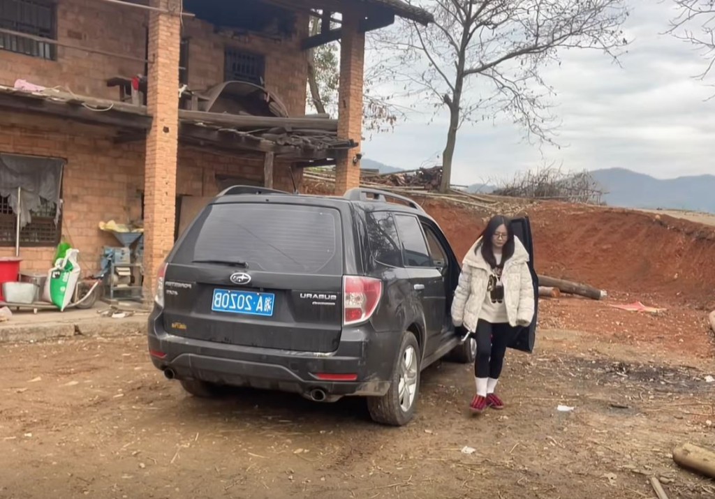 謝麗麗2月初回到湖南老家，與親人過年。影片截圖