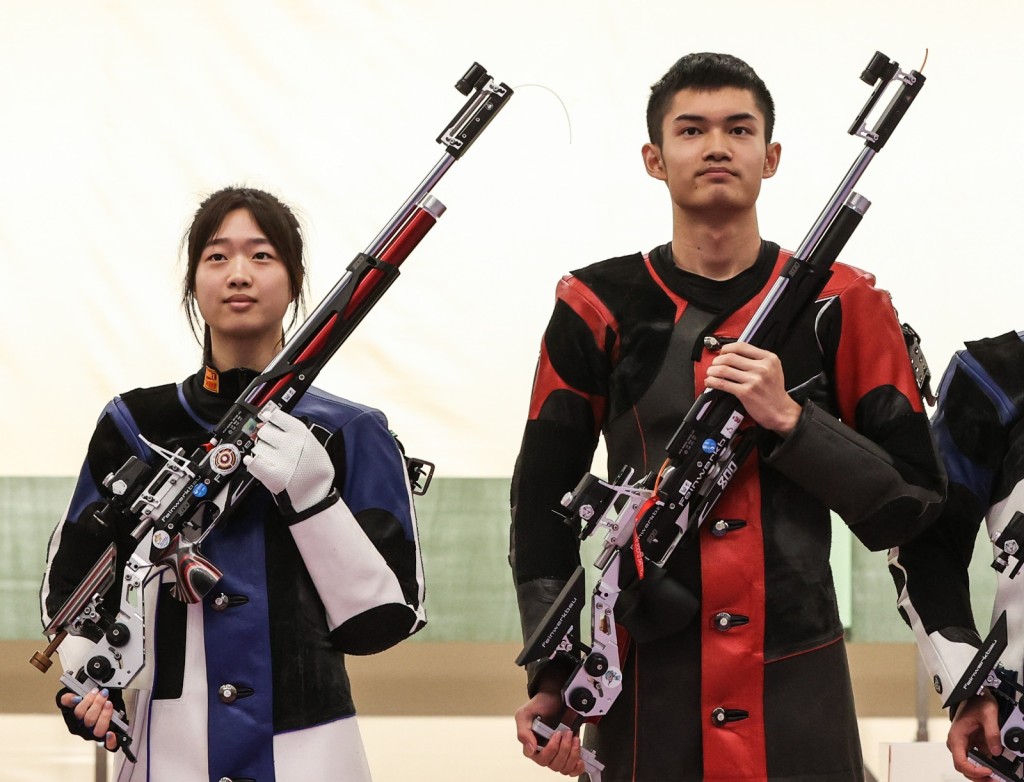 10米氣步槍混合團體賽的黃雨婷（左）與盛李豪組合，被譽為奪冠大熱。
