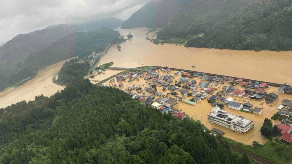 東北暴雨，多條河川氾濫。X圖片