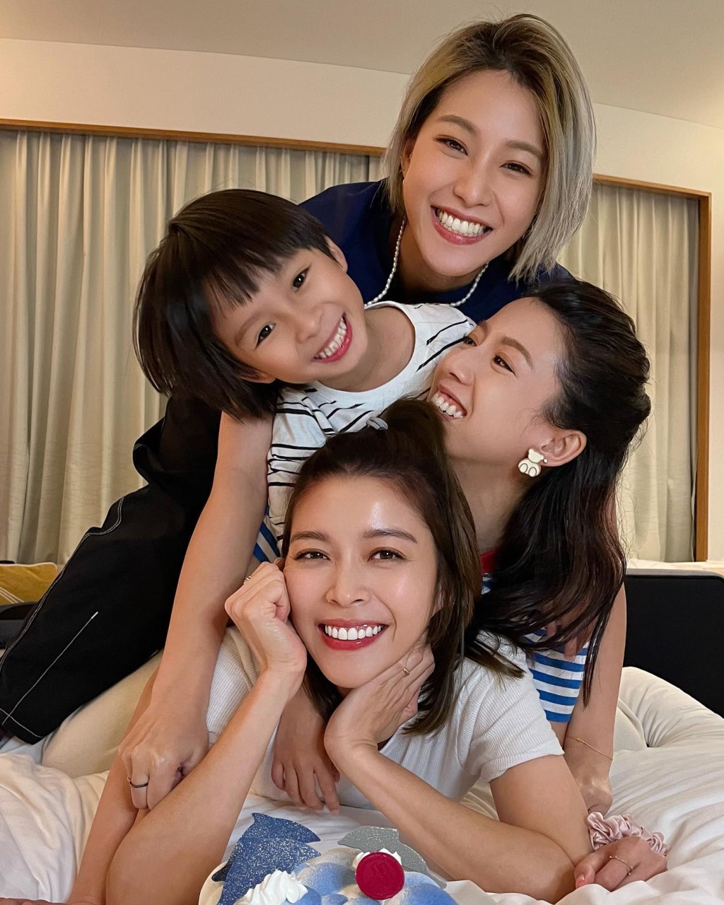 蔡思貝、吳嘉熙與賴慰玲兩母子感情很好。