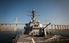 也門胡塞武裝紅海襲3商船  美軍驅逐艦擊落3無人機
