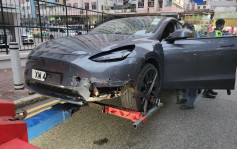 涉駕Tesla觀塘撞4途人 29歲女教師被控危駕 獲准保釋4.30再訊