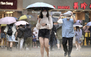 天文台｜黃色暴雨警告信號生效  料強陣風吹襲香港