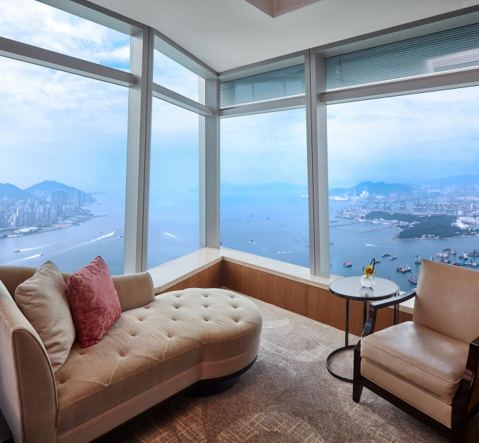 新地送出旗下酒店宅度假住宿套票，圖為香港麗思卡爾頓酒店。網上圖片