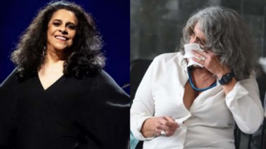 Gal Costa sorridente em show; Lucia Verissimo sentada secando as lágrimas com lenço 