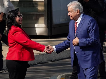 López Obrador saluda a la ministra presidenta de la Suprema Corte, Norma Piña