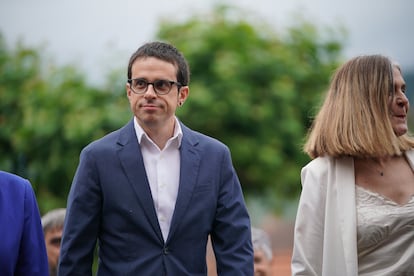 El jefe de la oposición y diputado de EH Bildu en el Parlamento vasco, Pello Otxandiano, a su llegada a la toma de posesión de Imanol Pradales.