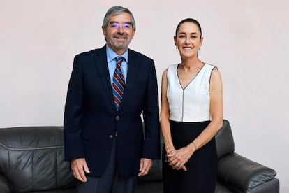 Juan Ramón de la Fuente y Claudia Sheinbaum en Ciudad de México, el 4 de junio.