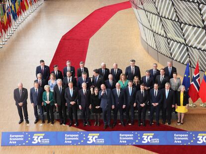 Los mandatarios de la UE posaban el viernes para una fotografía de grupo durante el Consejo Europeo en Bruselas.