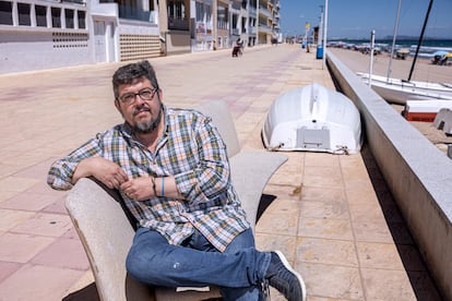 Àlex Ruiz, exalcalde de Bellreguard (Valencia), el viernes pasado en el paseo marítimo reconstruido en parte tras el temporal de 2020.