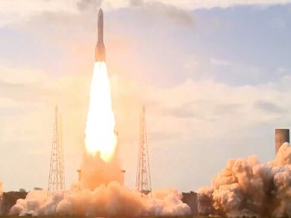 El cohete Ariane 6 durante una prueba de encendido, en el Puerto Espacial Europeo de Guayana Francesa.