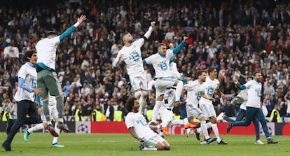 Los jugadores del Madrid celebran el pase a la final de Kiev.