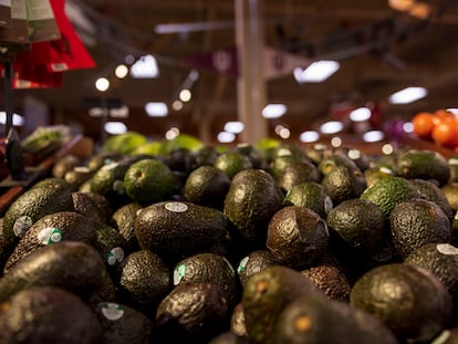 Aguacates provenientes del Estado de Michoacán son vendidos en un supermercado en Bloomington (EE UU), en febrero de 2022.