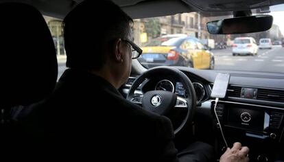 Un conductor de Cabify en Barcelona.