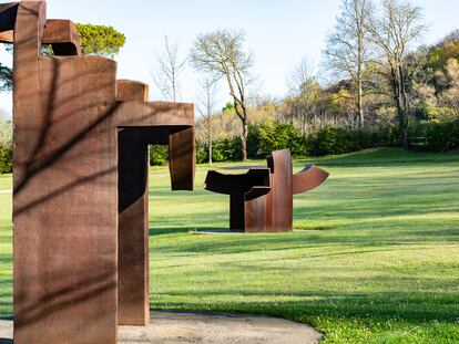 Dos esculturas de Chillida Leku