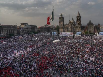 Simpatizantes de Morena en el Zócalo de Ciudad de México, el 1 de marzo.