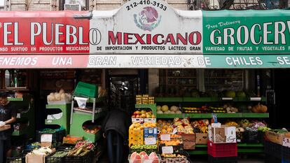 Un mercado de comida mexicana en el 'Little Mexico' de Harlem, NY.