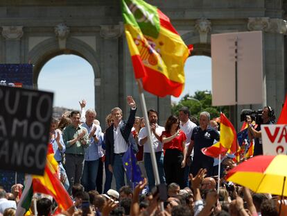 La manifestación del PP contra el Gobierno de Pedro Sánchez y la ley de amnistía en Madrid, en imágenes