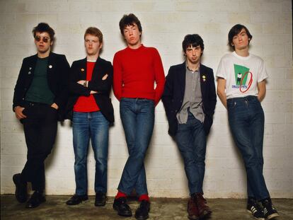 The Undertones en un retrato de grupo en Amsterdam, Países Bajos, 1978. De izquierda a derecha: Damian O'Neill, Billy Doherty, Michael Bradley, John O'Neill, y Feargal Sharkey.